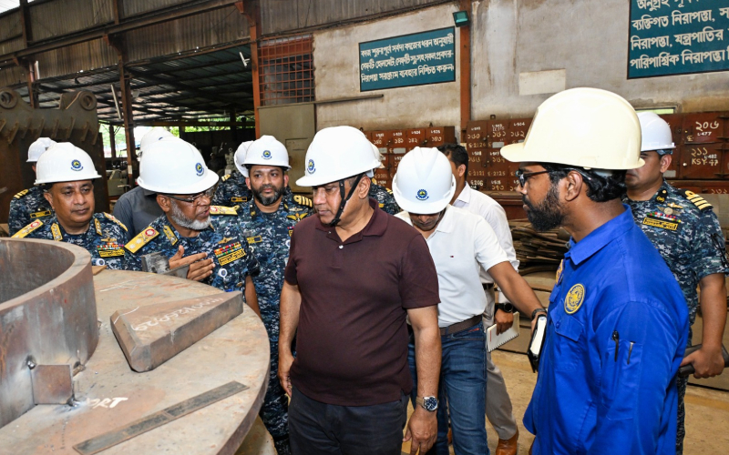 প্রধানমন্ত্রীর প্রতিরক্ষা উপদেষ্টা খুলনা শিপইয়ার্ড পরিদর্শন করছেন।. Channel i News - চ্যানেল আই নিউজ