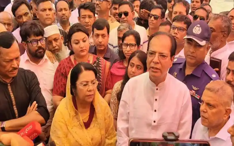 মানিকগঞ্জে খাল পুনঃখনন প্রকল্পের কাজ পরিদর্শন করেন স্থানীয় জনপ্রতিনিধি ও কর্মকর্তারা. Channel i News - চ্যানেল আই নিউজ