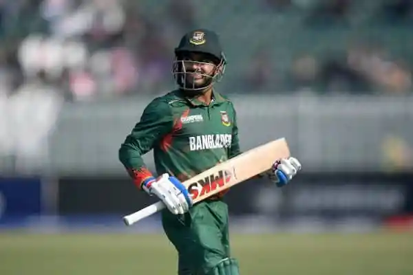 বাংলাদেশ ক্রিকেটার মিরাজ ব্যাট হাতে মাঠে প্রস্তুত. Channel i News - চ্যানেল আই নিউজ