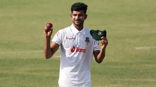 নাঈম ইসলাম ক্রিকেটে বল ও ক্যাপ হাতে, মাঠে প্রস্তুত. Channel i News - চ্যানেল আই নিউজ