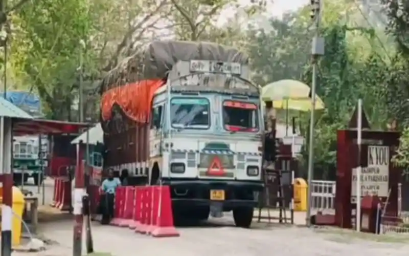 Hili land port reopens for import-export after Eid holiday. Channel i News - চ্যানেল আই নিউজ