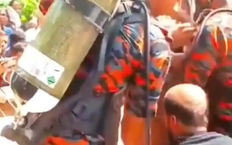 সেপটিক ট্যাঙ্কের বিষাক্ত গ্যাসে দুই শ্রমিকের মৃত্যু, উদ্ধার কাজ চলছে. Channel i News - চ্যানেল আই নিউজ