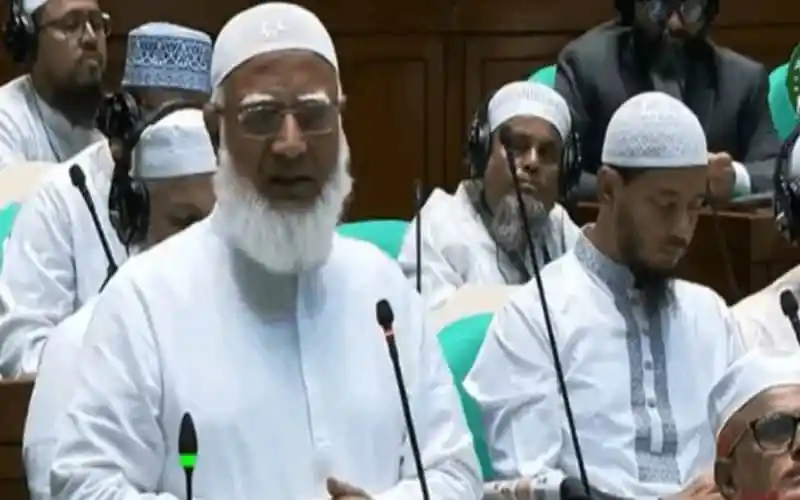 বাংলাদেশের সংসদে আলোচনা চলাকালে বিরোধীদলীয় নেতা বক্তা. Channel i News - চ্যানেল আই নিউজ