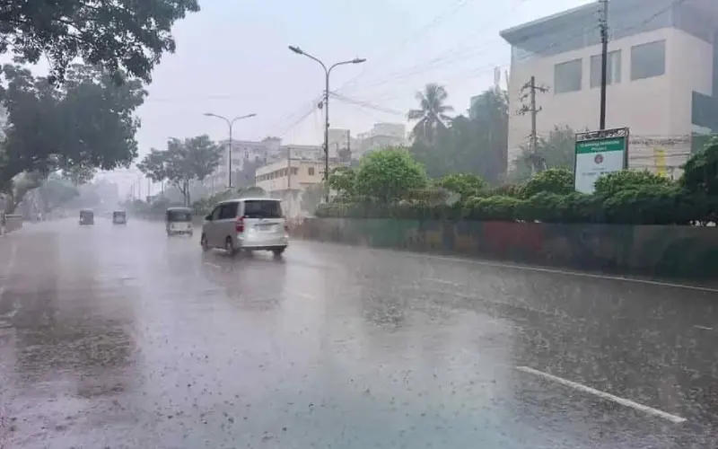 ঢাকায় ভারী বর্ষণে যানবাহন চলাচল ব্যাহত, জলাবদ্ধতা সৃষ্টি. Channel i News - চ্যানেল আই নিউজ