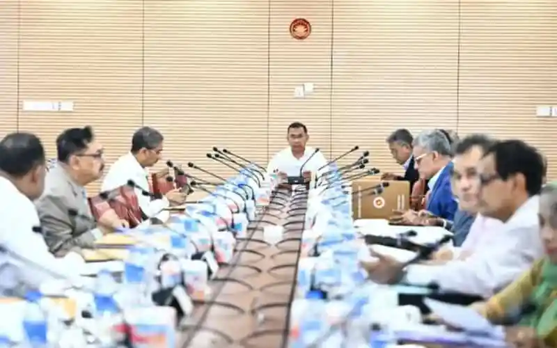 প্রধানমন্ত্রীর সভাপতিত্বে একনেকের সভা, সবাই বসে আলোচনা করছে. Channel i News - চ্যানেল আই নিউজ