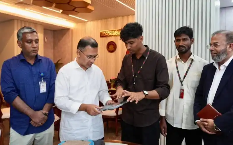 প্রধানমন্ত্রী পরিবেশবান্ধব উদ্ভাবনে মুগ্ধ, রাষ্ট্রীয় সহায়তার আশ্বাস. Channel i News - চ্যানেল আই নিউজ