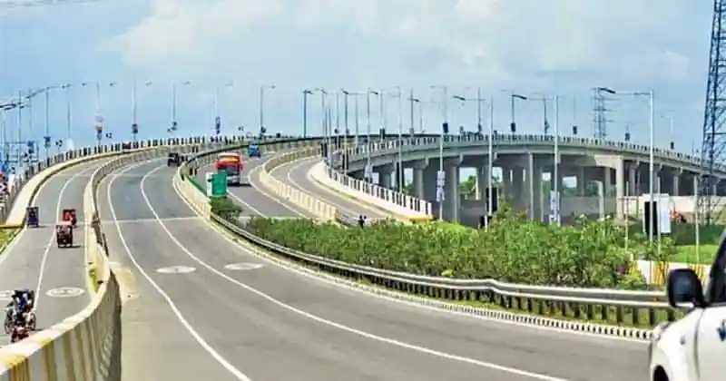 নতুন নির্মিত সড়ক ও সেতুর দৃশ্য, যানবাহন চলাচল করছে. Channel i News - চ্যানেল আই নিউজ