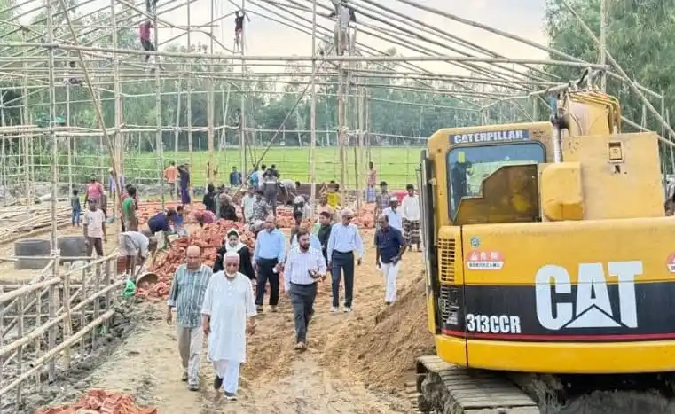 প্রধানমন্ত্রীর সফরকে ঘিরে কক্সবাজারে নির্মাণ কাজের দৃশ্য. Channel i News - চ্যানেল আই নিউজ