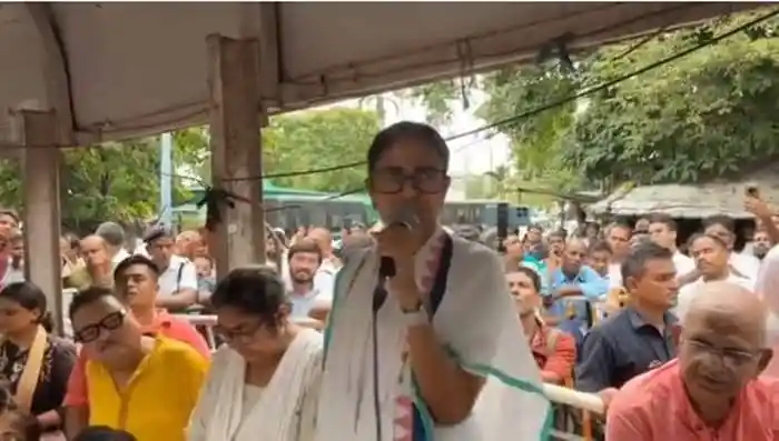 মমতা ব্যানার্জি বাংলাদেশের রাজনৈতিক হত্যাকাণ্ড নিয়ে বিস্ফোরক মন্তব্য করছেন. Channel i News - চ্যানেল আই নিউজ