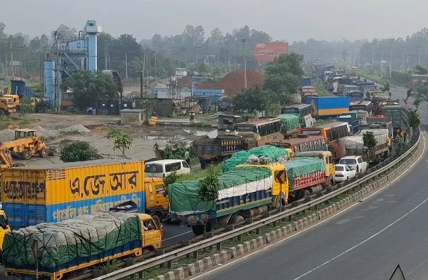 ঢাকা-টাঙ্গাইল মহাসড়কে ১৪ কিলোমিটার এলাকায় যানজট