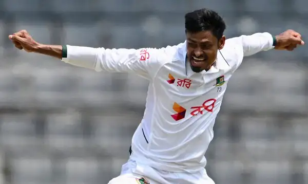 তাইজুলের ৭ উইকেট, বাংলাদেশ দ্বিতীয় দিন শেষে পিছিয়ে. Channel i News - চ্যানেল আই নিউজ