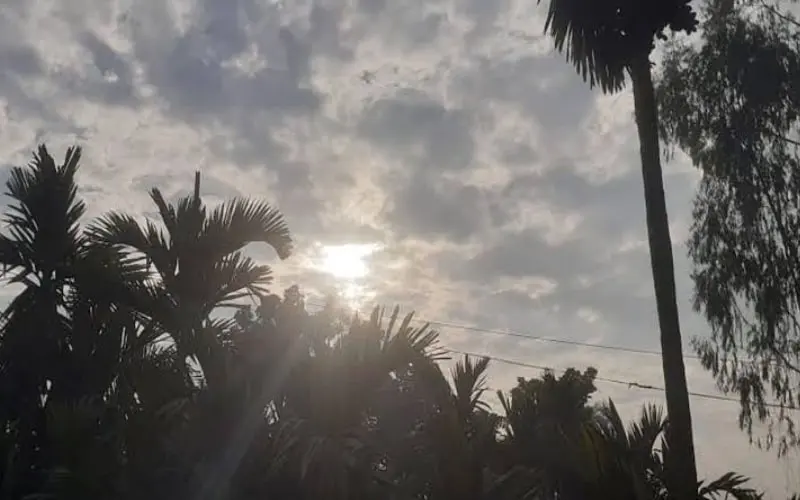 আবহাওয়া পরিবর্তনের সময় সূর্য্য ও মেঘের দৃশ্য. Channel i News - চ্যানেল আই নিউজ
