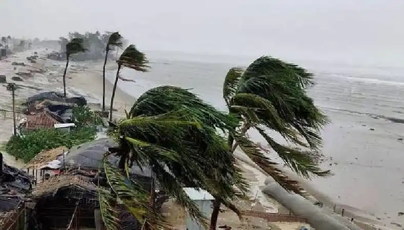 ৩ জেলায় ঝড়-বৃষ্টির পূর্বাভাস, নদীবন্দরে ১ নম্বর সতর্কতা