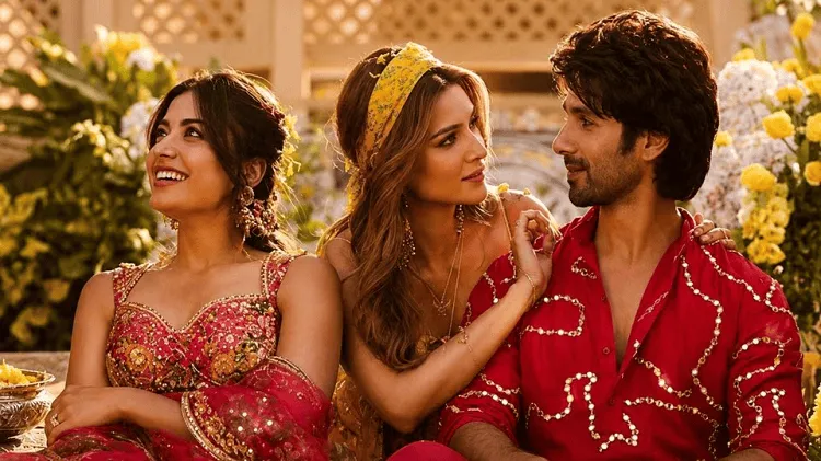 তিনজন অভিনেতা একসঙ্গে হাসিমুখে বসে আছেন, সুন্দর সাজে সেজেছেন।. Channel i News - চ্যানেল আই নিউজ