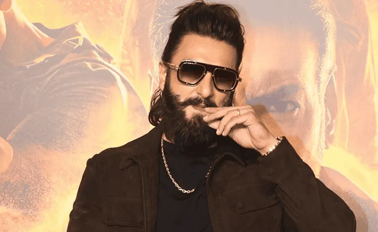 রণবীরের ছবি, তিনি কালো জ্যাকেট ও সানগ্লাস পরেছেন. Channel i News - চ্যানেল আই নিউজ
