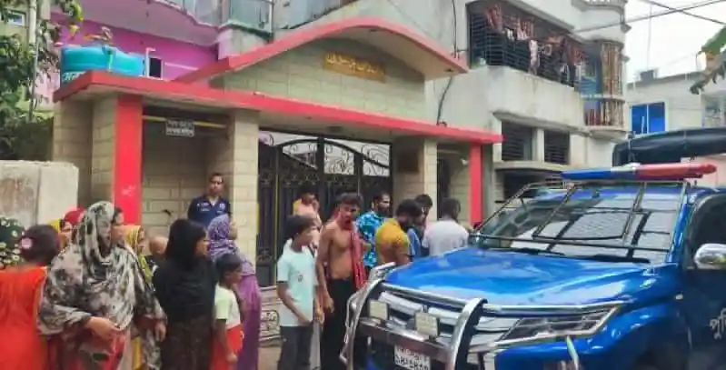 খুলনায় নারীর রহস্যজনক মৃত্যুর ঘটনায় ভিড়. Channel i News - চ্যানেল আই নিউজ