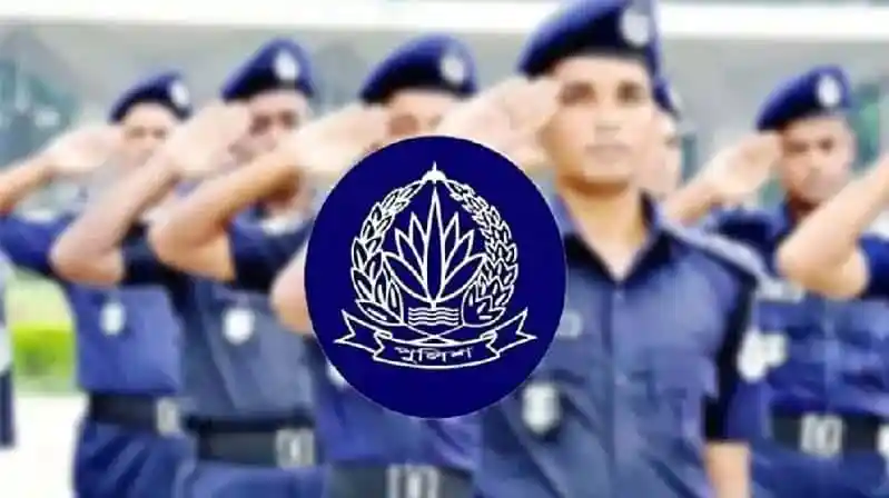 বাংলাদেশ পুলিশ বাহিনীর সদস্যরা শপথ গ্রহণ করছে. Channel i News - চ্যানেল আই নিউজ