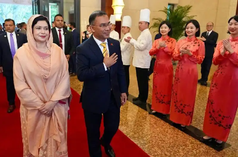 প্রধানমন্ত্রী বেইজিংয়ে লালগালিচা সংবর্ধনা গ্রহণ করছেন. Channel i News - চ্যানেল আই নিউজ