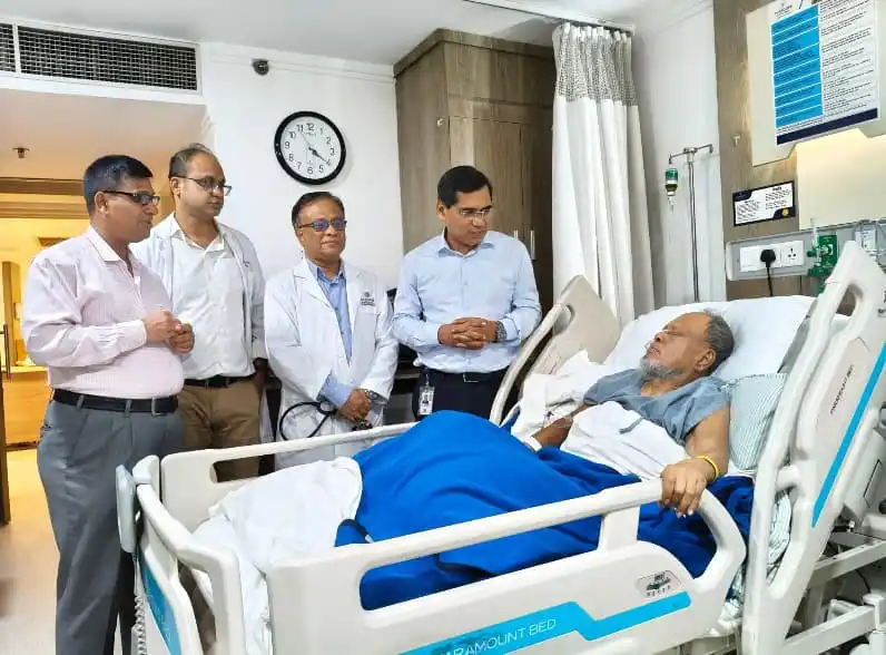 প্রধানমন্ত্রীর প্রতিনিধি ব্যারিস্টার রফিকুল ইসলামের স্বাস্থ্যের খোঁজ নিচ্ছেন।. Channel i News - চ্যানেল আই নিউজ