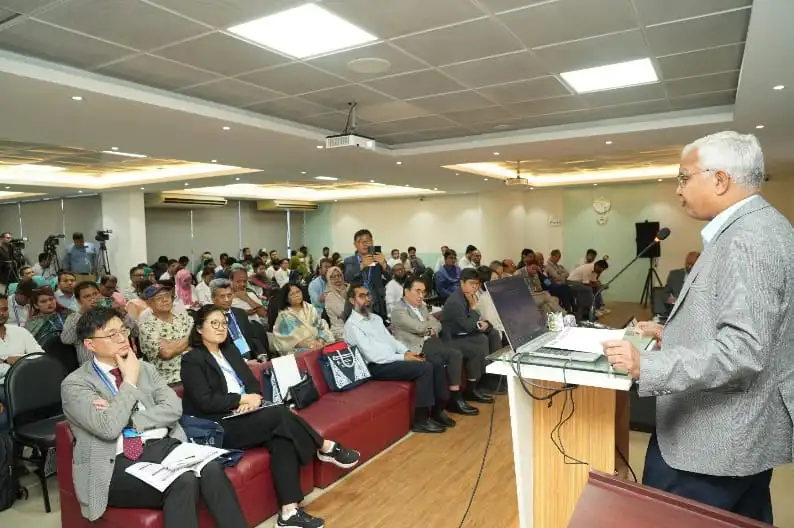 ঢাকায় আন্তর্জাতিক কিডনি প্রতিস্থাপন সম্মেলনে বক্তা ও দর্শকরা. Channel i News - চ্যানেল আই নিউজ