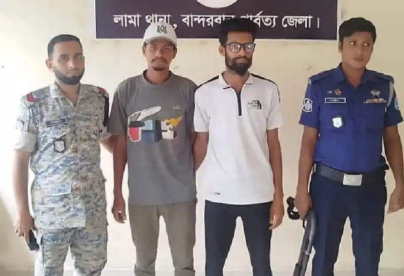 নিরাপত্তা বাহিনী ও সন্দেহভাজন ব্যক্তি ছবি. Channel i News - চ্যানেল আই নিউজ