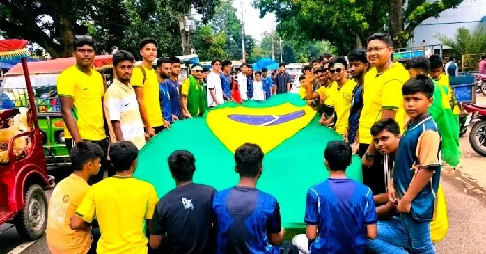 দিনাজপুরে ব্রাজিল সমর্থকদের বর্ণাঢ্য শোভাযাত্রা, বৃষ্টি উপেক্ষা করে. Channel i News - চ্যানেল আই নিউজ