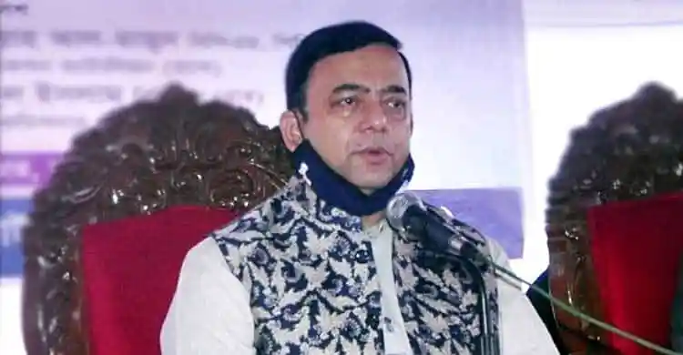 সাবেক আইজিপি বেনজীরের গ্রেপ্তার সংক্রান্ত ছবি, সংবাদ সম্মেলনে বক্তব্য দিচ্ছেন. Channel i News - চ্যানেল আই নিউজ