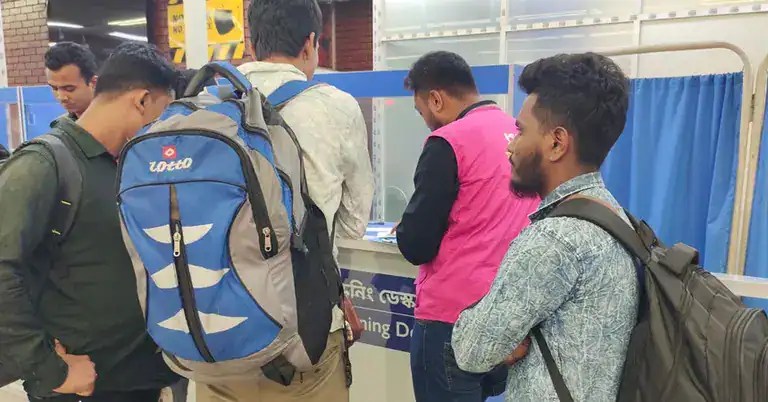 বাংলাদেশি নাগরিকরা সাইবার স্ক্যাম চক্র থেকে ফিরছেন, বিমানবন্দরে স্বাগত।. Channel i News - চ্যানেল আই নিউজ