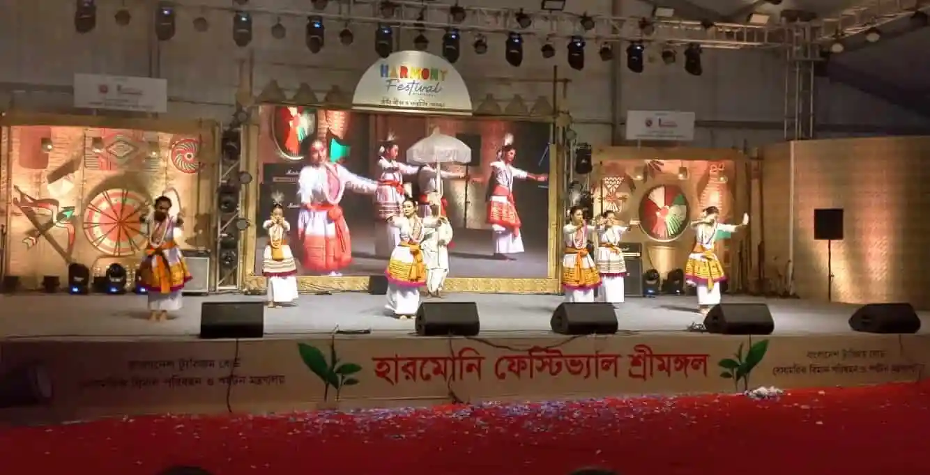 বাংলাদেশের ক্ষুদ্র নৃ-গোষ্ঠীর সাংস্কৃতিক পরিবেশনা দেখছেন দর্শকরা. Channel i News - চ্যানেল আই নিউজ