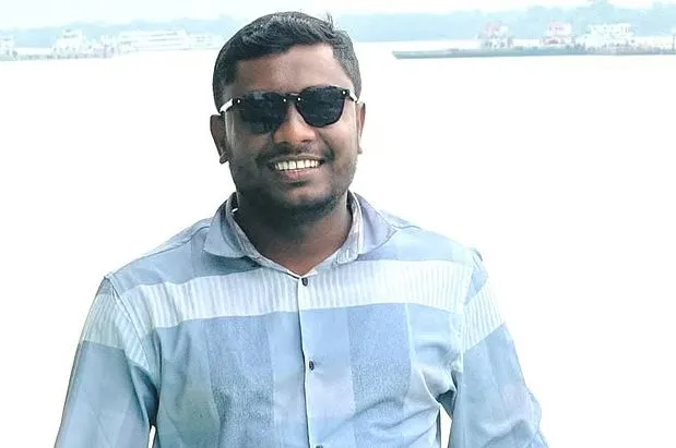 সানগ্লাস পরা যুবকের মুখের ছবি, শান্তিপূর্ণ পরিবেশে. Channel i News - চ্যানেল আই নিউজ