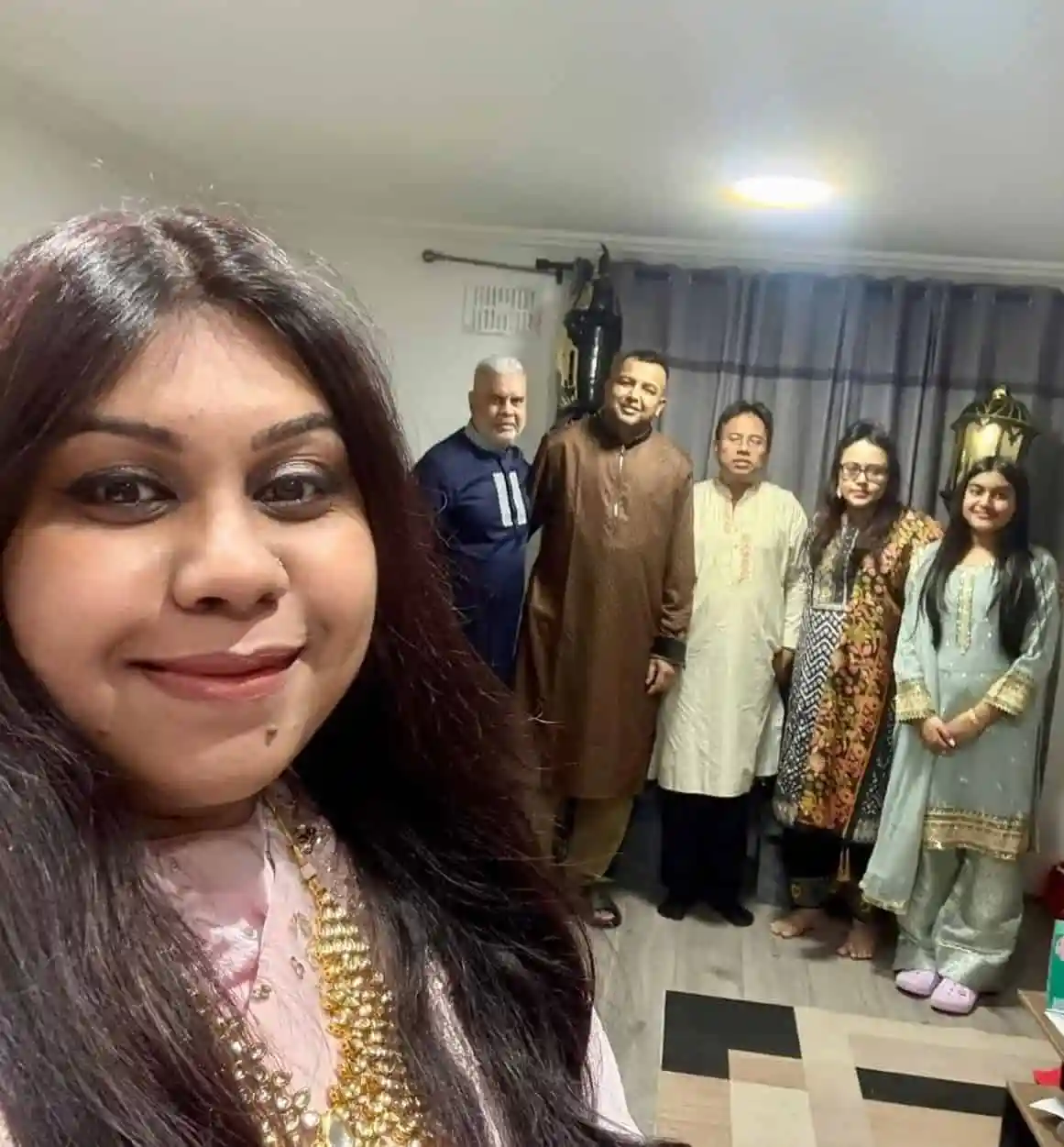 লন্ডনে ইলিয়াস কাঞ্চনের সঙ্গে বিভিন্ন ব্যক্তি ও পরিবারের সদস্যরা. Channel i News - চ্যানেল আই নিউজ