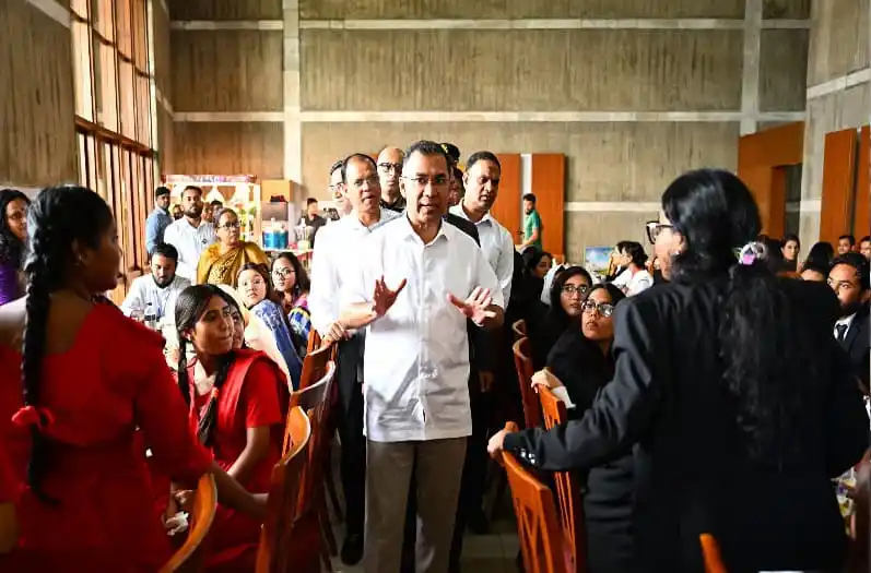 প্রধানমন্ত্রীর সঙ্গে শিক্ষার্থী ও শিক্ষকদের মধ্যাহ্নভোজের ছবি. Channel i News - চ্যানেল আই নিউজ
