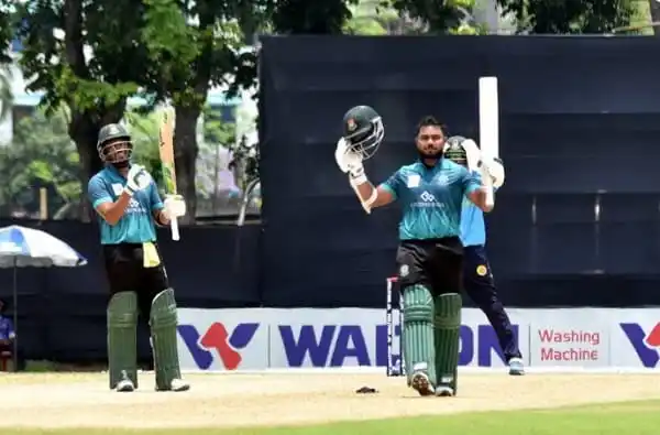 মোহামেডান ক্রিকেট দলের খেলোয়াড়রা জয় উদযাপন করছে. Channel i News - চ্যানেল আই নিউজ