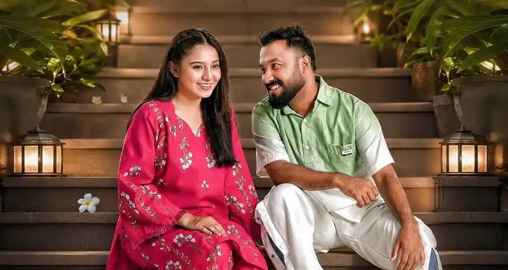পলাশ ও জারবীনি নাটকীয় দৃশ্যে হাসিমুখে বসে আছেন. Channel i News - চ্যানেল আই নিউজ