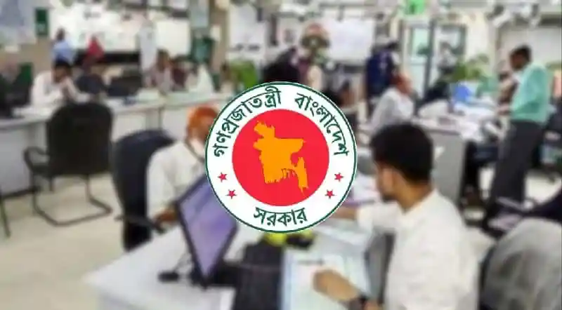 সরকারি চাকরিজীবীদের বেতন ৫০ শতাংশ বৃদ্ধি, অফিসে কর্মরত কর্মচারীরা।. Channel i News - চ্যানেল আই নিউজ