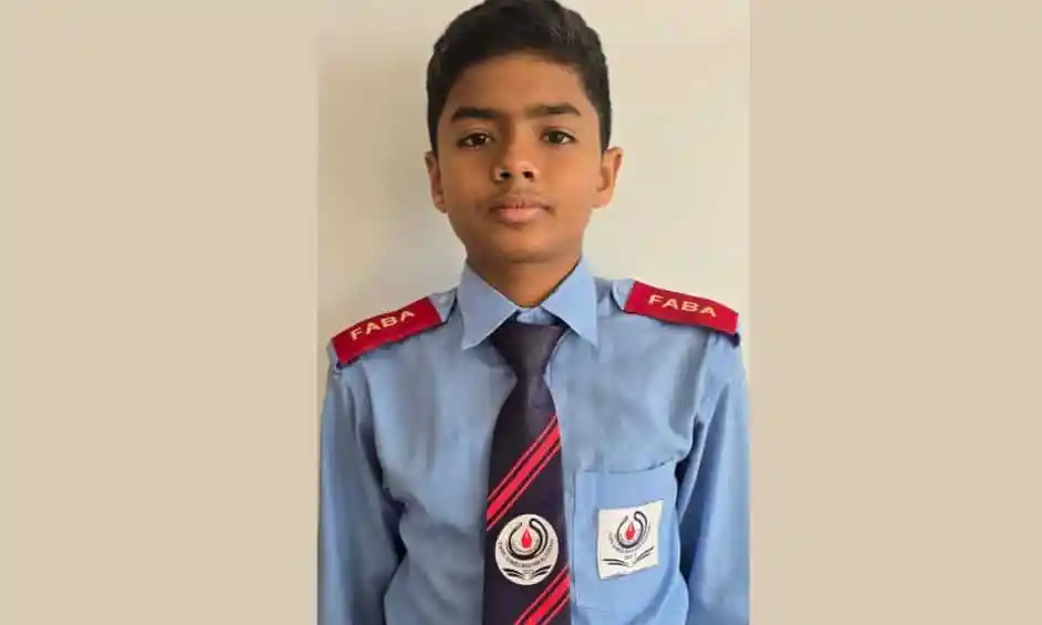 বাংলা স্কুলের ছাত্র ইউনিফর্মে ছেলে, চ্যানেল আই অনলাইন. Channel i News - চ্যানেল আই নিউজ