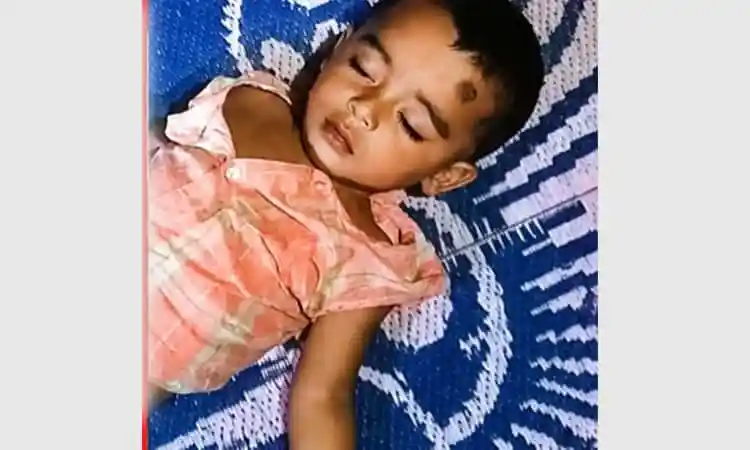 শিশু শিশুর মৃত্যু বিষধর সাপের দংশনে, শিশু হাসপাতালে চিকিৎসাধীন. Channel i News - চ্যানেল আই নিউজ
