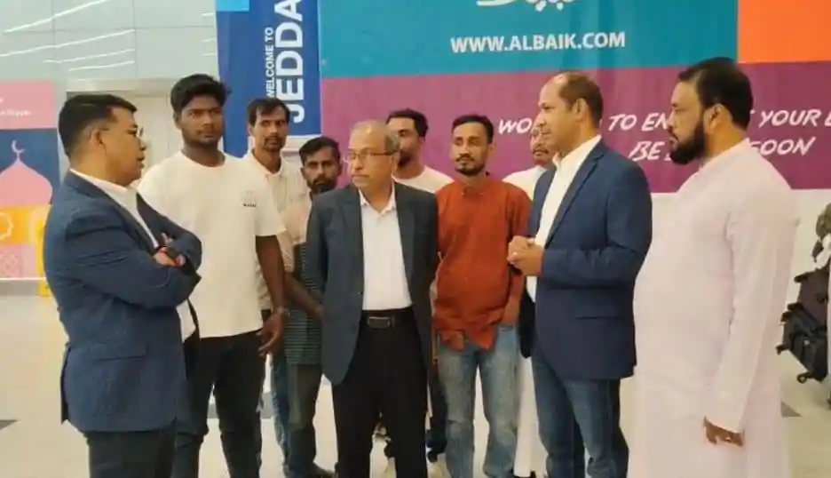 প্রবাসী কার্ড বিষয়ক আলোচনা চলাকালে কর্মকর্তাদের সাক্ষাৎ. Channel i News - চ্যানেল আই নিউজ