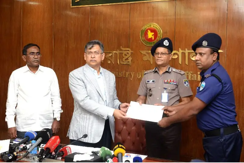 স্বরাষ্ট্রমন্ত্রী বেনজীর আহমেদকে দেশে ফিরিয়ে আনার প্রক্রিয়া সম্পন্নের জন্য চুক্তিপত্র স্বাক্ষর. Channel i News - চ্যানেল আই নিউজ