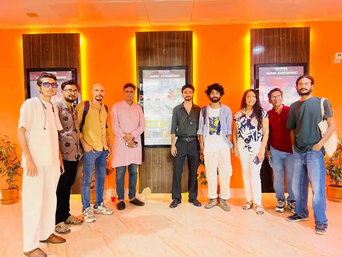 দর্শকরা সিনেমা হলে অপেক্ষা করছে, আলো ঝলমলে পরিবেশে. Channel i News - চ্যানেল আই নিউজ