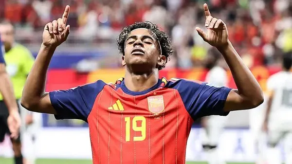 ইয়ামাল গোল উদযাপন করছেন, বাংলাদেশের ফুটবল তারকা. Channel i News - চ্যানেল আই নিউজ