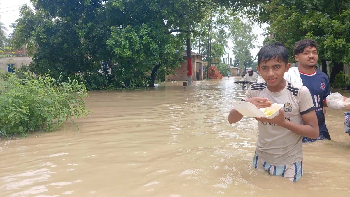 সাগর উত্তাল, কক্সবাজারে প্লাবিত শতাধিক গ্রাম