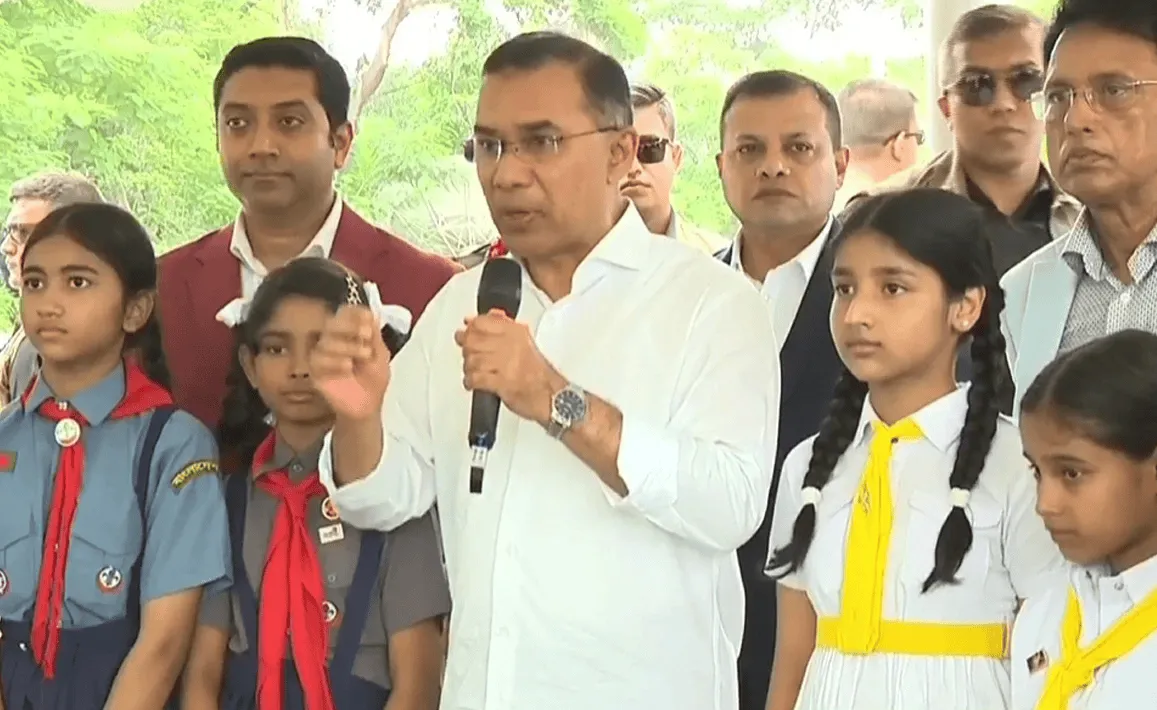 প্রধানমন্ত্রী বৃক্ষরোপণ কর্মসূচির উদ্বোধন করেন, শিশু ও কর্মকর্তাদের সঙ্গে. Channel i News - চ্যানেল আই নিউজ
