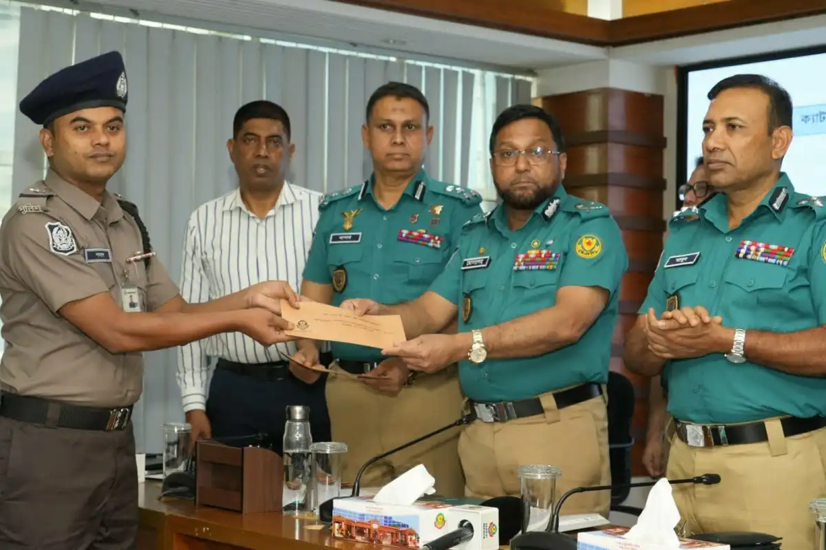 ডিএমপির জুন মাসের মূল্যায়নে ১৫তম বারের মতো শ্রেষ্ঠ এএসআই পলাশ. Channel i News - চ্যানেল আই নিউজ