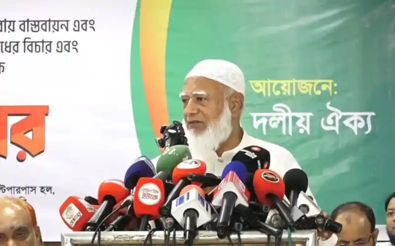 প্রধান বক্তা মোহাম্মদ নাসিমের ভাষণ, বিভিন্ন সংবাদমাধ্যমের ক্যামেরা ও মাইক্রোফোনের সামনে. Channel i News - চ্যানেল আই নিউজ
