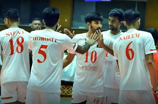 বাংলাদেশের ভলিবল দলের খেলোয়াড়রা ম্যাচের পর একে অপরের সাথে শুভেচ্ছা বিনিময় করছে. Channel i News - চ্যানেল আই নিউজ