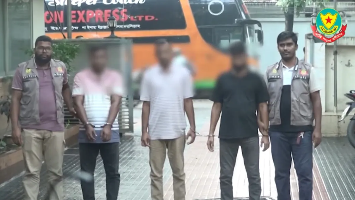 ডিবির পৃথক অভিযানে অস্ত্র-ইয়াবাসহ গ্রেপ্তার ৭