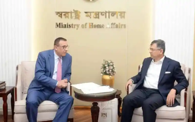 স্বরাষ্ট্রমন্ত্রী ও প্রতিরক্ষা সচিবের সাক্ষাৎকার, বাংলাদেশ সরকার ভবিষ্যত পরিকল্পনা আলোচনা. Channel i News - চ্যানেল আই নিউজ