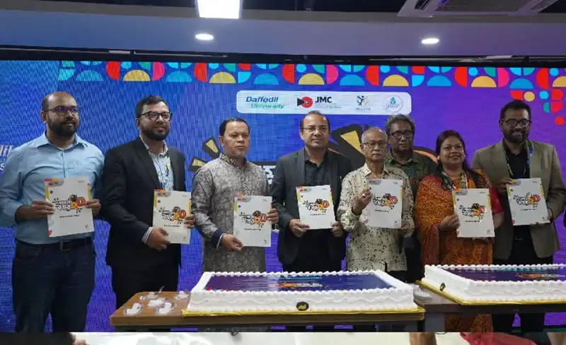 ড্যাফোডিল বিশ্ববিদ্যালয়ে জার্নালিজম বিভাগের পুনর্মিলনী অনুষ্ঠানে অংশগ্রহণকারী শিক্ষার্থীরা. Channel i News - চ্যানেল আই নিউজ