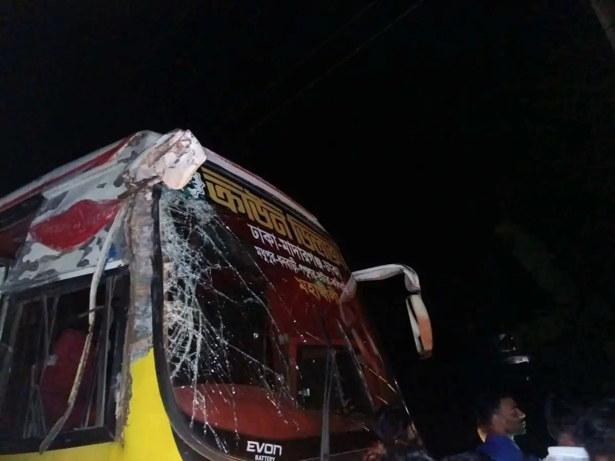 টাঙ্গাইলে বাস-ট্রাকের মুখোমুখি সংঘর্ষে নিহত ৩